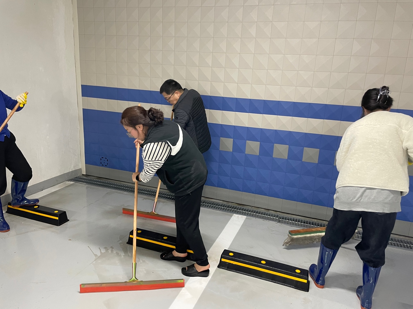봄맞이 복지관 대청소 진행 소식 봄맞이 복지관 대청소 진행 소식